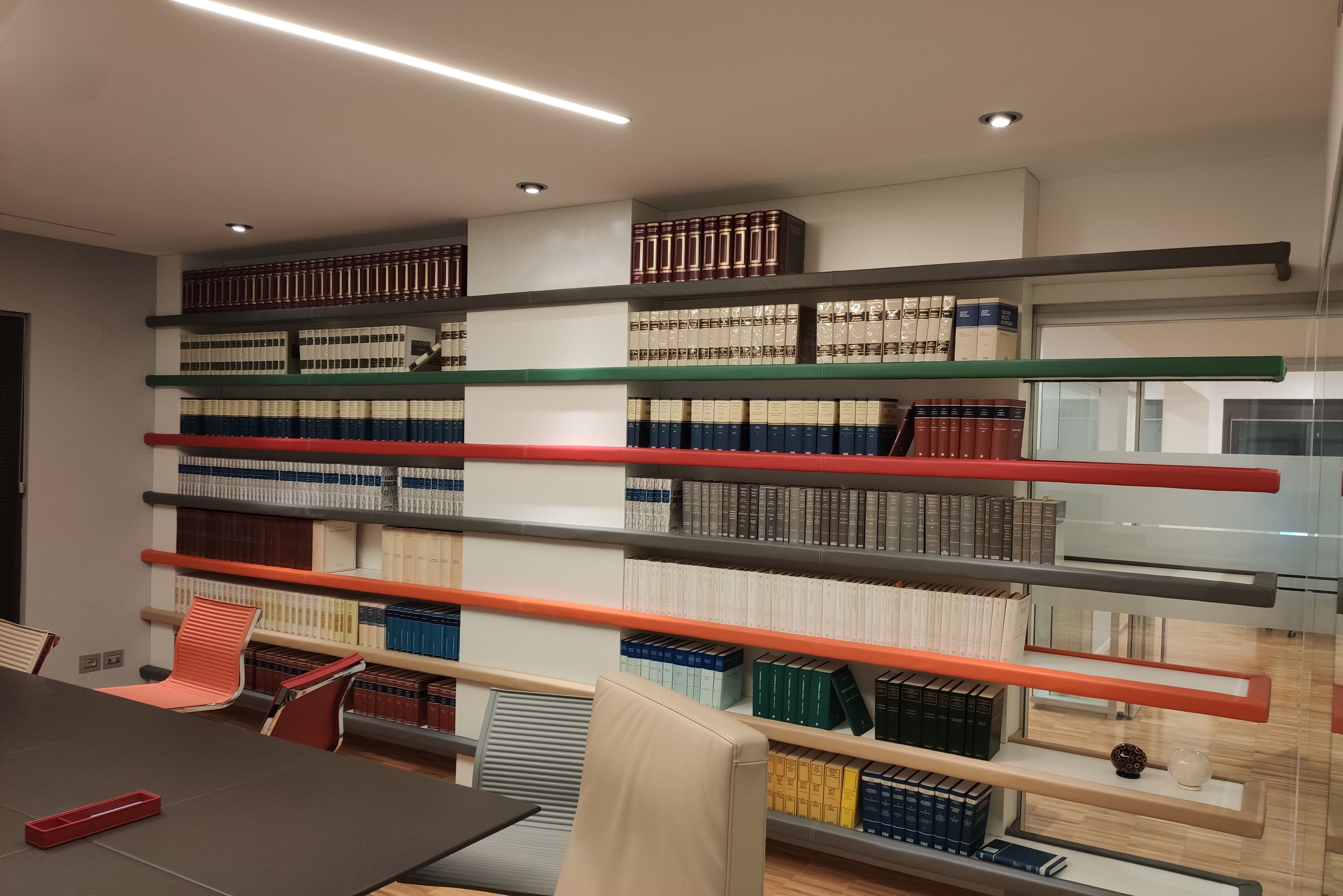 Libreria artigianale in legno massello