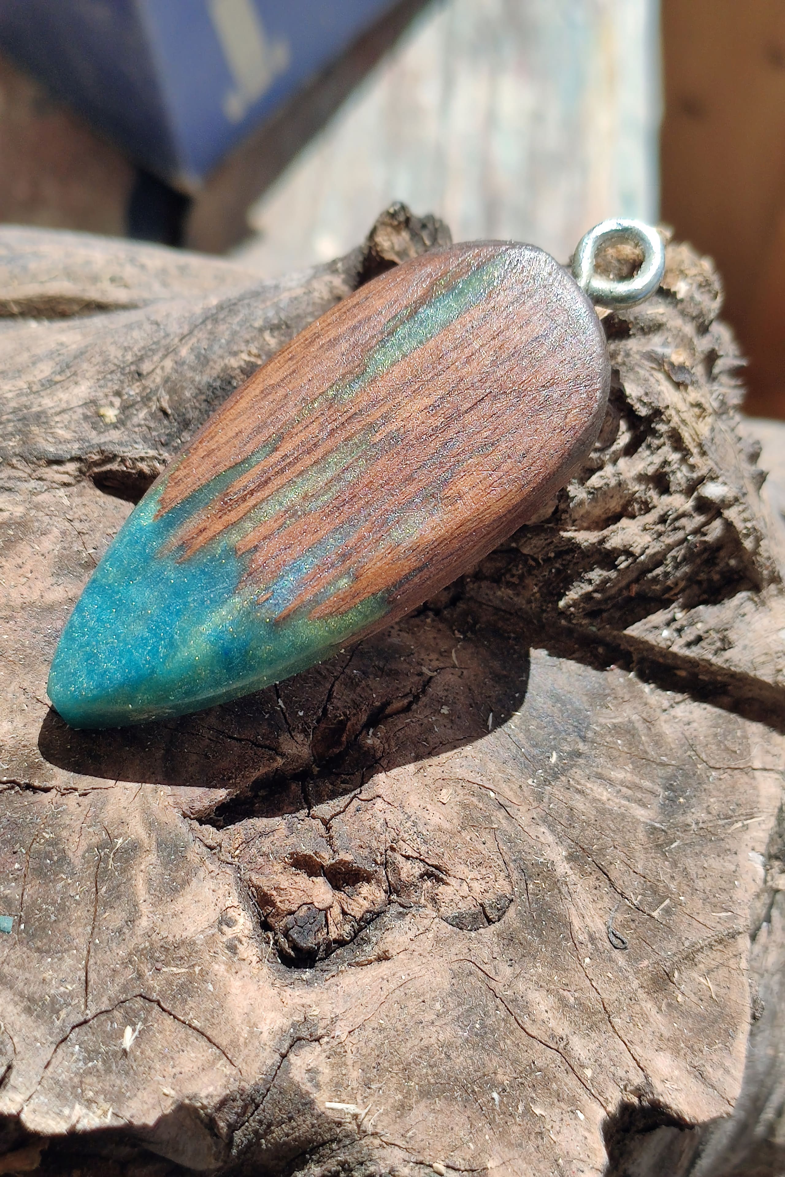 Collana in resina e legno